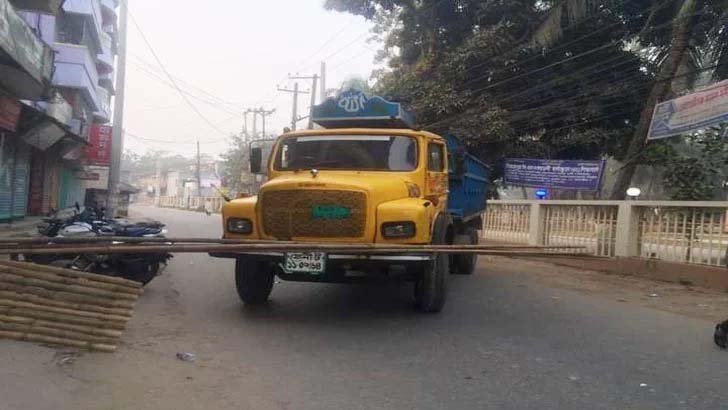কোম্পানীগঞ্জ থানার ওসিকে প্রত্যাহারের দাবিতে কোম্পানীগঞ্জে সকাল-সন্ধ্যা হরতাল