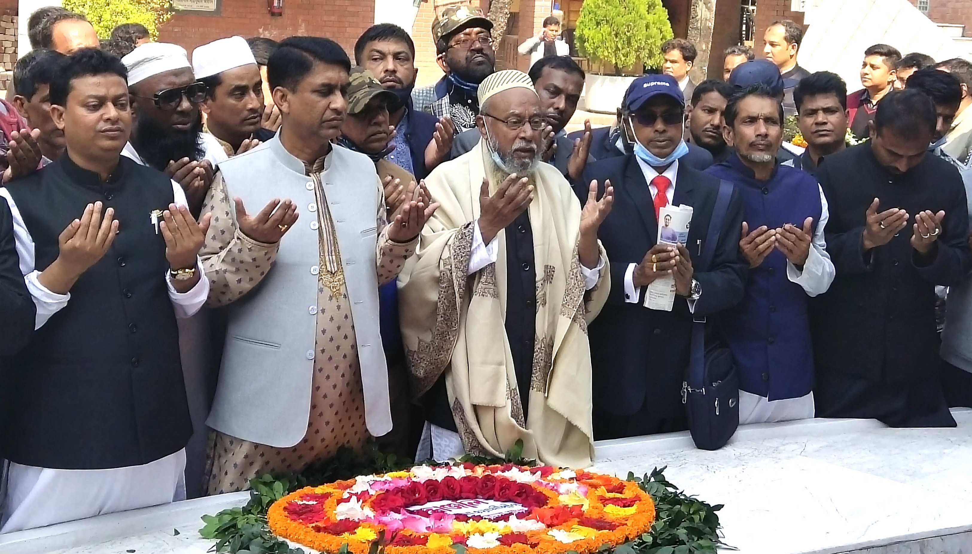 পিরোজপুরের কাউখালী আওয়ামী লীগের নতুন কমিটির বঙ্গবন্ধুর সমাধিতে শ্রদ্ধা নিবেদন।