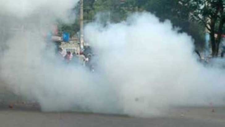 আহত  ২ বোন ককটেল বিস্ফোরণে !