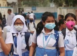 স্কুল খুলে দেওয়ার পক্ষে জনমত বাড়ছে।