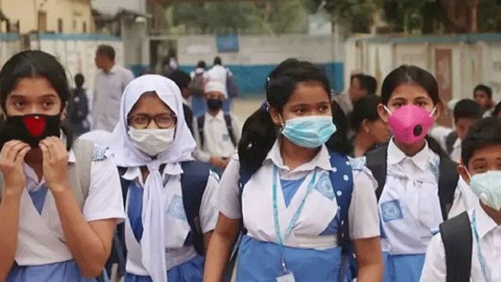 স্কুল খুলে দেওয়ার পক্ষে জনমত বাড়ছে।