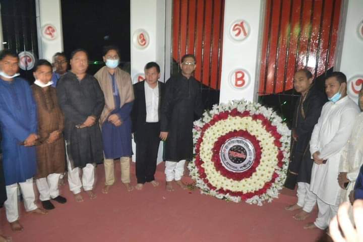 লক্ষ্মীপুরে শহীদদের স্বরণে হাজারো মানুষের শ্রদ্ধাঞ্জলি