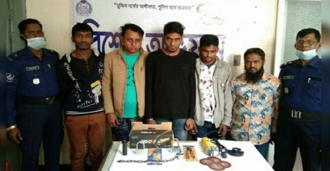 লক্ষ্মীপুরের রায়পুরে ডাকাতির প্রস্তুতি কালে ৫ ডাকাত পাকড়াও