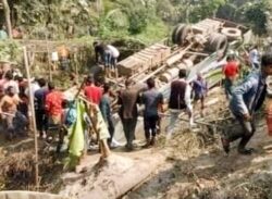 শাহরাস্তি বাস একসিডেন্টে  ঝরলো আরো দুটি প্রাণ আহত ৩০