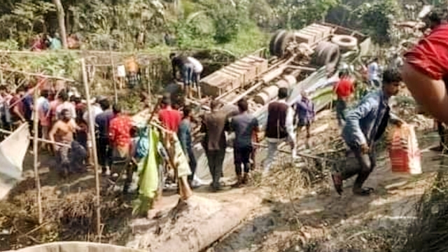 শাহরাস্তি বাস একসিডেন্টে  ঝরলো আরো দুটি প্রাণ আহত ৩০