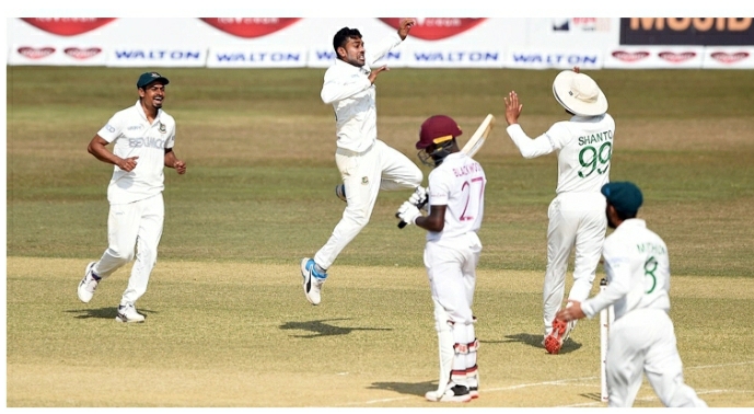 তৃতীয় দিন শেষে কিছুটা সুবিধাজনক অবস্থানে বাংলাদেশ