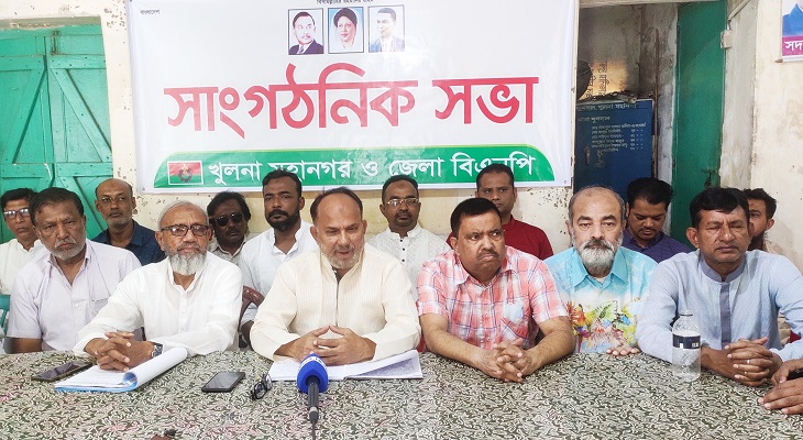 গাড়ি বন্ধ রেখে ও গ্রেফতার আতঙ্ক ছড়িয়ে খুলনার সমাবেশ বন্ধ করা যাবে না, খুলনা মহানগর বিএনপির সভাপতি। 