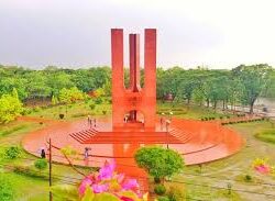 তালা ভেঙে হলে ঢুকল জাবির শিক্ষার্থীরা