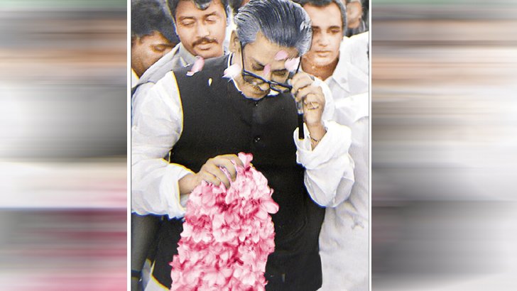 মা সায়েরা খাতুনের কোল আলোকিত করে আসেন এক উজ্জ্বল নক্ষত্র