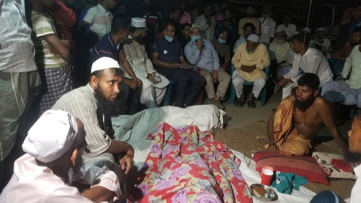 বাবার মৃত্যু দুই ছেলের মারামারি দেখে!!