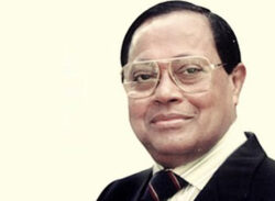 সাবেক প্রধানমন্ত্রী মওদুদ আহমদের  রাজনৈতিক জীবন