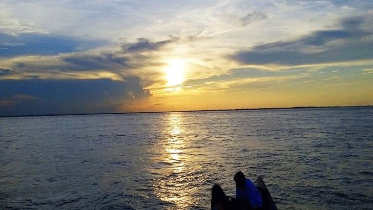 পদ্মাপাড়ে বান্ধবীকে নিয়ে ঘুরতে গিয়ে ছিনতাইকারীদের ছুরিকাঘাতে এক যুবক গুরুতর আহত