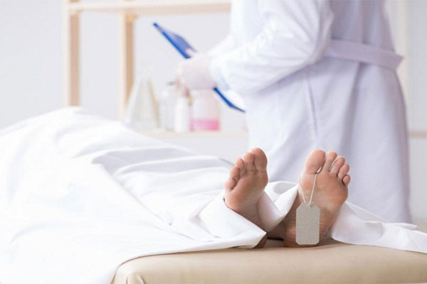 ময়নাতদন্তের মৃত যুবক নড়ে উঠল!!