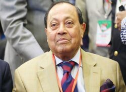 সরকারের আমলে তিনি প্রধানমন্ত্রীর দায়িত্বে ছিলেন, মওদুদ