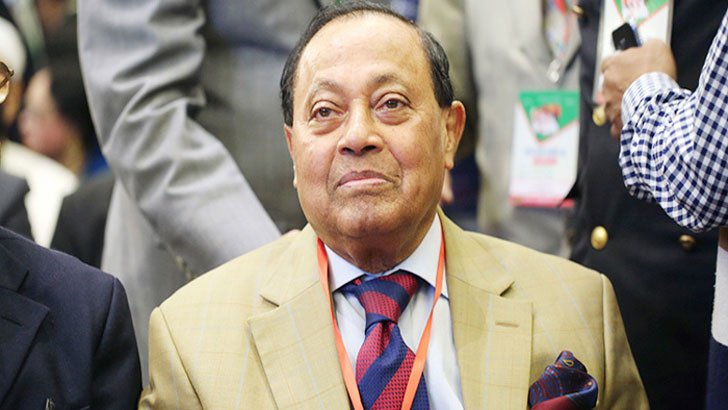 সরকারের আমলে তিনি প্রধানমন্ত্রীর দায়িত্বে ছিলেন, মওদুদ