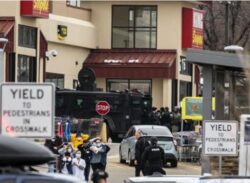 কলোরাডোর সুপার স্টোরে গুলি, পুলিশ সদস্যসহ নিহত ১০