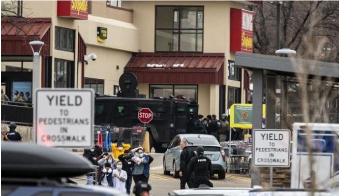 কলোরাডোর সুপার স্টোরে গুলি, পুলিশ সদস্যসহ নিহত ১০