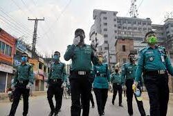 করোনা সংক্রমণ রোধে আজ থেকে মাঠে নামছে পুলিশ