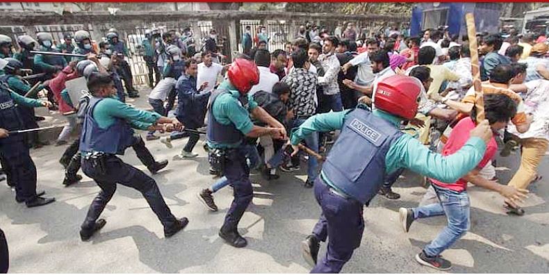 পুলিশ-ছাত্রদল সংঘর্ষ : বিএনপির ১২ নেতাকর্মীকে রিমান্ডে নিতে আবেদন