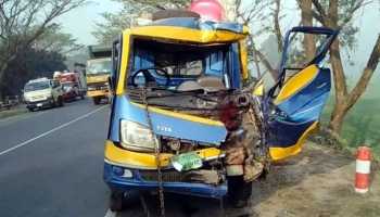 পিকআপ ও ট্রাকের  সংঘর্ষে নিহত ২