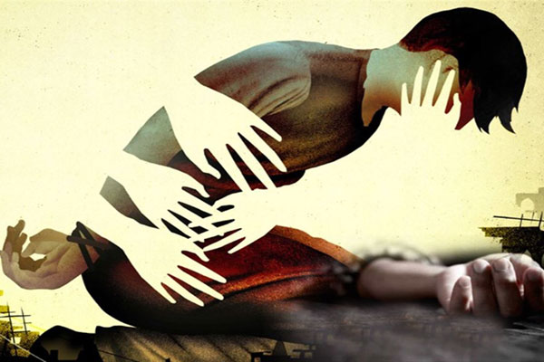 প্রায়ই হেনস্থা প্রতিবেশী চারজন নারী