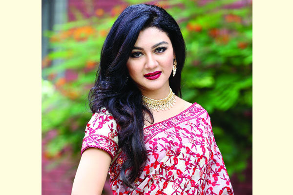 সেরা অভিনেত্রীর পুরস্কার জিতে নিলেন জয়া আহসান!!