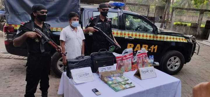 লক্ষ্মীপুর বিসিকে বিদেশী মদসহ চকলেট কোম্পানির গাড়ি চালক গ্রেফতার, প্রধান নির্বাহী পলাতক।