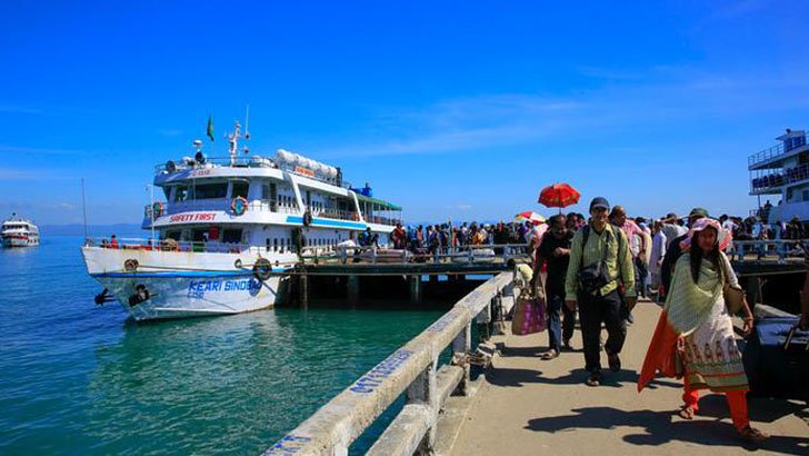 করোনার সংক্রমণ ঠেকাতে  টেকনাফ-সেন্টমার্টিন পর্যটকবাহী জাহাজ বন্ধ