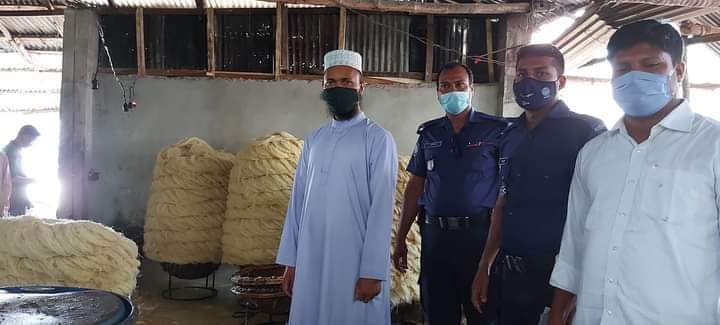 ভোলার লালমোহনে অস্বাস্থ্যকর পরিবেশে খাবার প্যাকেটকরণের কারণে ৫২০০ টাকা অর্থদন্ড দেন ভ্রাম্যমান আদালত