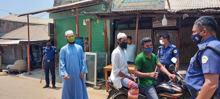 ভোলার লালমোহনে লকডাউন অমান্য করা ও মাস্ক না থাকায় ৬ জনকে জরিমানা করেন ভ্রাম্যমান আদালত