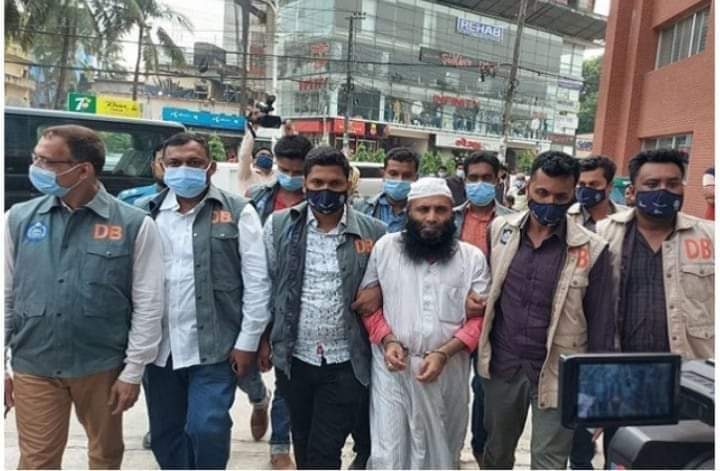 হেফাজতের নেতা ফয়েজীর বিরুদ্ধে ধর্ষণের মামলা