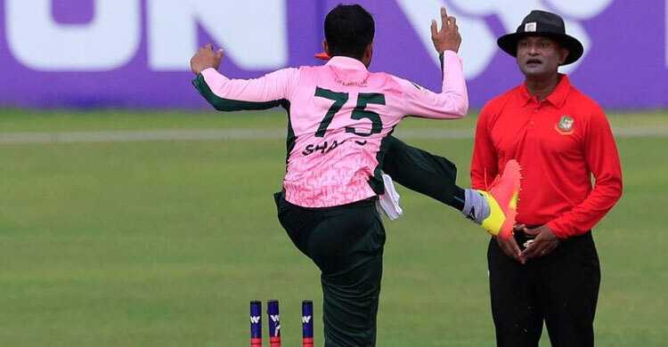 ৫ লাখ টাকা জরিমানা, সঙ্গে তিন ম্যাচ নিষিদ্ধ সাকিব!