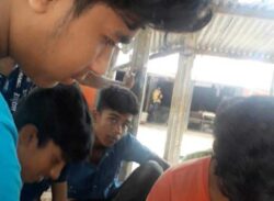 শিক্ষার্থীদের মোবাইলে গেমসে ভয়াবহ আসক্তি, খেলতে দেখাছে আজব যুক্তি।