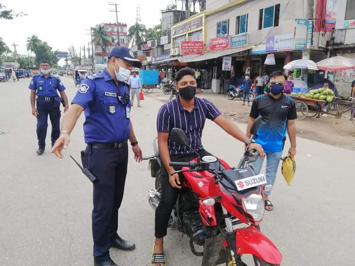 পুলিশের অভিযানে লক্ষ্মীপুরে ১৫ মামলা, ২ লক্ষ টাকা জরিমানা