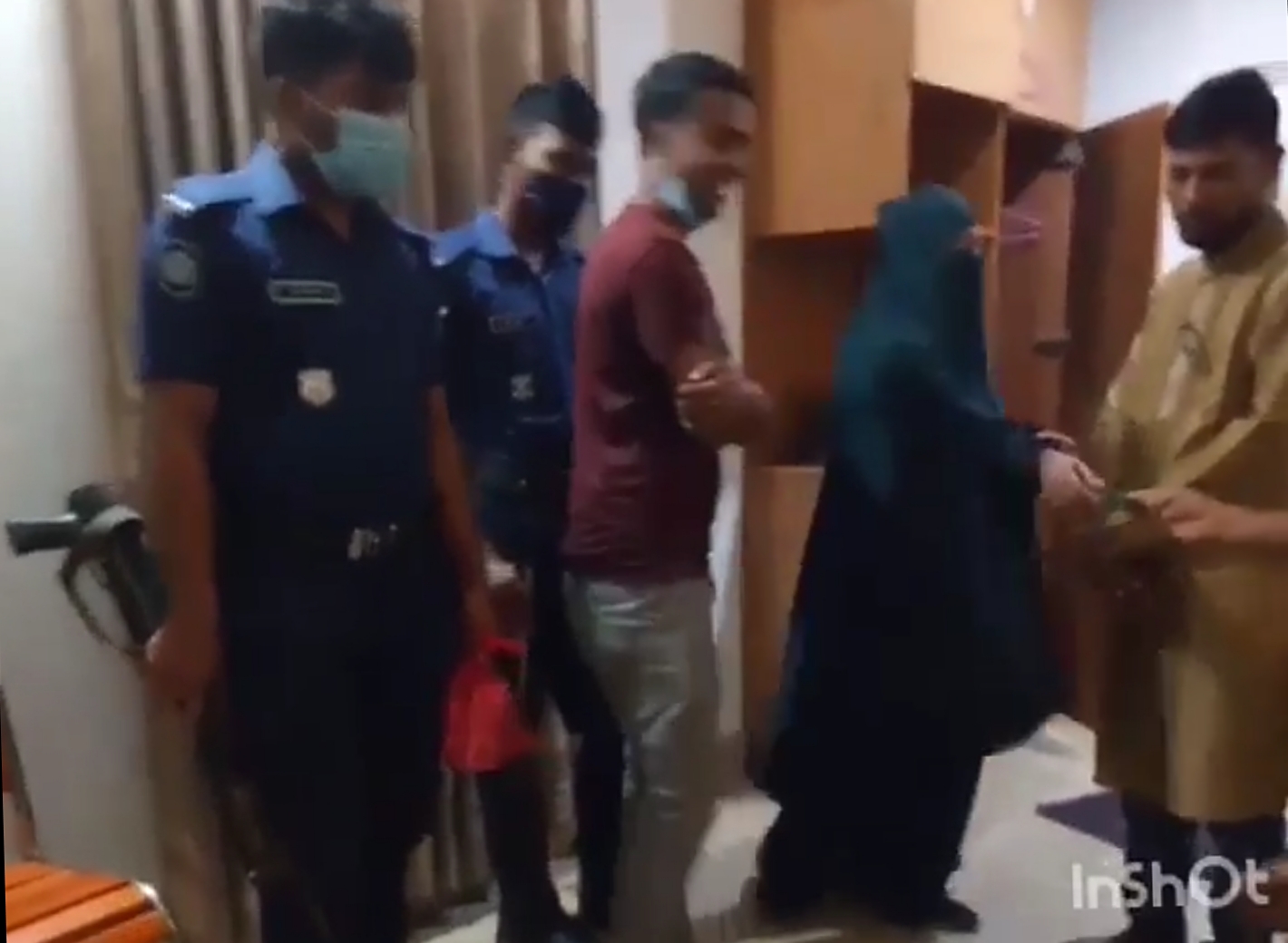 মহিপুর থানা পুলিশ’র অভিযানের ভিডিও নিয়ে তোলপাড়।।