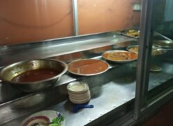 ফকিরহাটে ইউএনও কর্তৃক হোটেলের গ্লাস ভেঙে ফেলা ও খাবার নষ্টের অভিযোগ