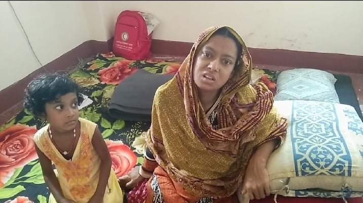 কলাপাড়ায় দুটি কিডনি বিকল হওয়া শিক্ষিকা রাবেয়ার স্বামী শিক্ষক এখন দিনমজুর!!