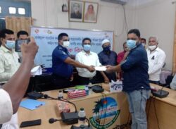 পটুয়াখালীতে কর্মরত সাংবাদিকদের করোনাকালীন আর্থিক সহায়তা প্রদান।