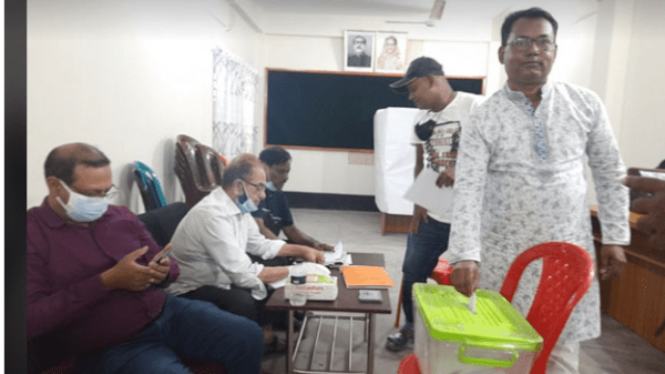 বিএফইউজে নির্বাচনের ভোটগ্রহণ চলছে রাজশাহীতে