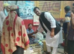 কাশিয়ানী উপজেলা আওয়ামী লীগ কর্তৃক মনোনীত চেয়ারম্যান পদে নৌকা মার্কায় ভোট চাইলেন মশিউর রহমান খান। 