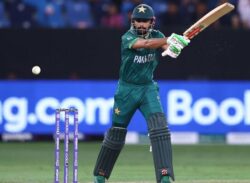 বাবর আজম কোহলির রেকর্ড ভাঙলেন