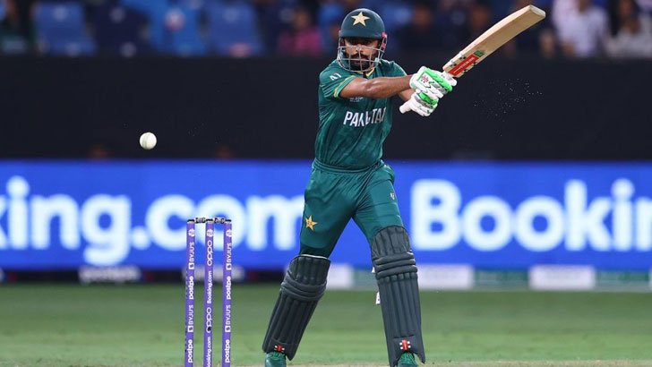 বাবর আজম কোহলির রেকর্ড ভাঙলেন