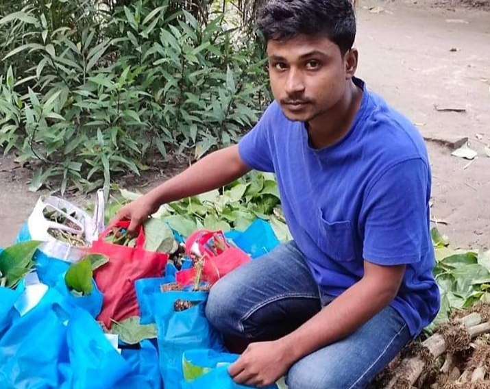 ফকিরহাটে তরুণ উদ্যোক্তা অনলাইনে দেশী চুইঝালের ব্যবসায় সফল,চাহিদা এখন বিদেশেও।