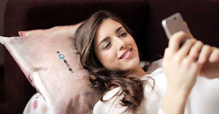 রাত জেগে স্মার্টফোন ব্যবহারে যেসব ক্ষতি হবে আপনার শরীরে