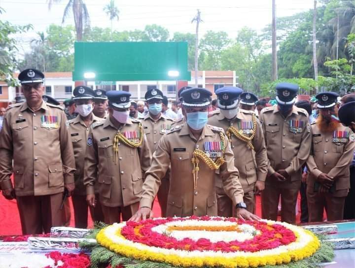মহান স্বাধীনতা দিবসে জাতির শ্রেষ্ঠ সন্তানদের প্রতি ভোলা জেলা পুলিশ সুপারের শ্রদ্ধা নিবেদন।