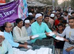 রাজশাহী মহানগর আ’লীগের সাধারণ সম্পাদকের ইফতার বিতরণ