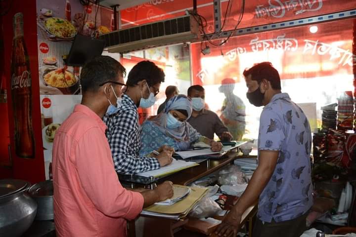 ঢাকার বিভিন্ন জায়গায় অস্বাস্থ্যকর পরিবেশে খাবার প্রস্তুত, ভ্রাম্যমান আদালতের জরিমানা