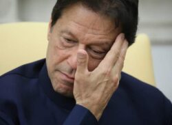 পাকিস্তানে ইমরান খান অনাস্থা ভোটে ক্লিন বোল্ডে বিদায় হলেন।