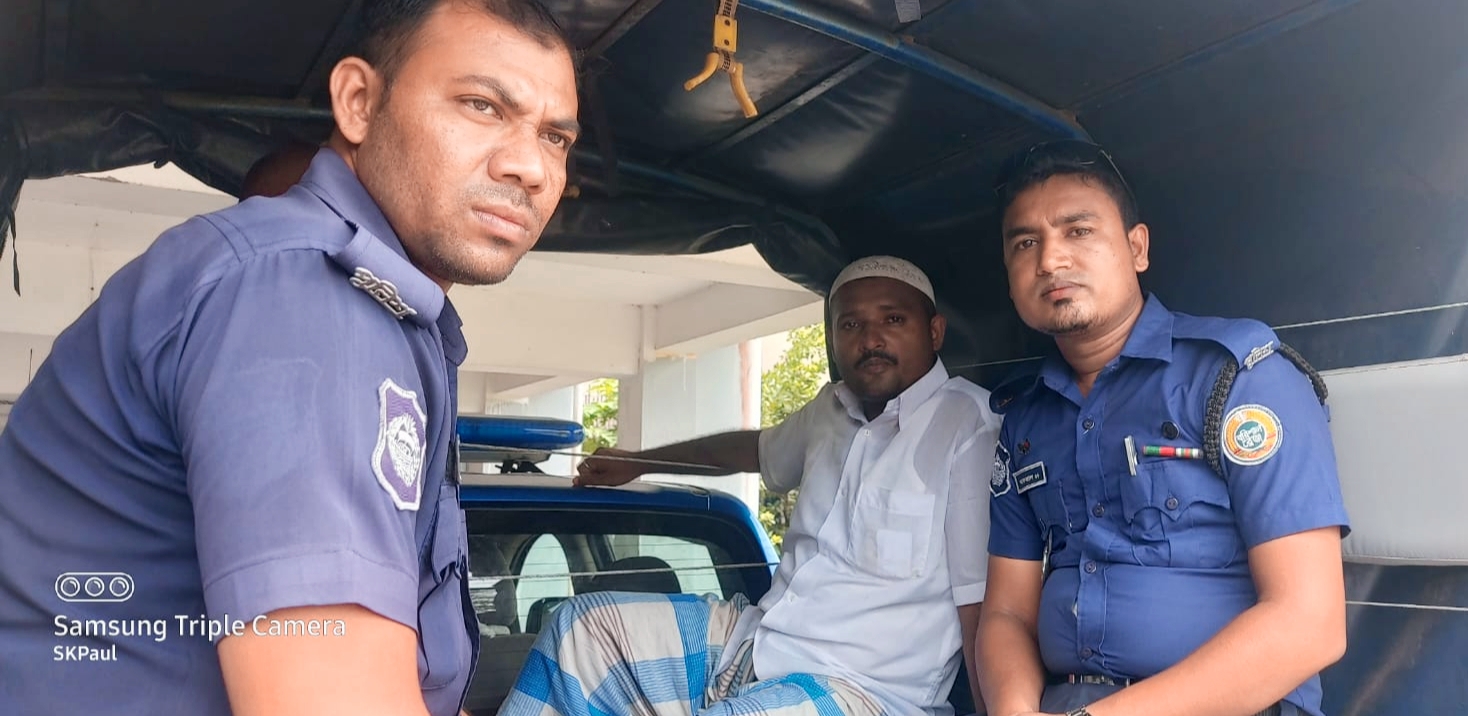 পটুয়াখালীর কলাপাড়ার মহিপুর থানায় এক আসামী গ্রেফতারের প্রতিবাদে থানাভবন ঘেরাও