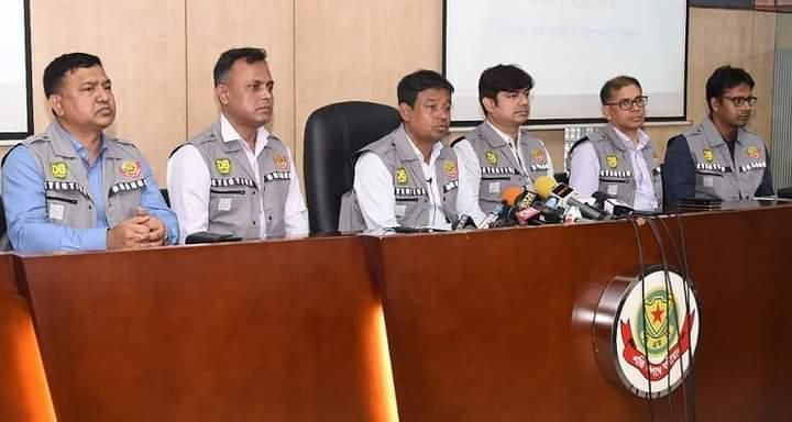 অত্যাধুনিক পোশাকে গোয়েন্দা পুলিশ (ডিবি)